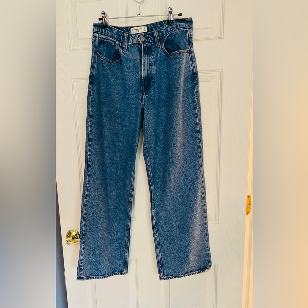 Abercrombie & Fitch The Loose High Rise Jean